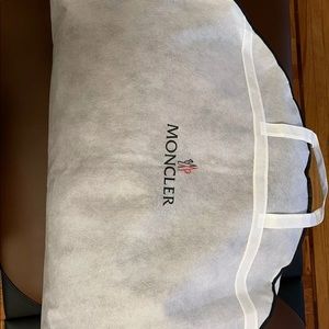 M/L Moncler jacket no tears no damage looks brand new